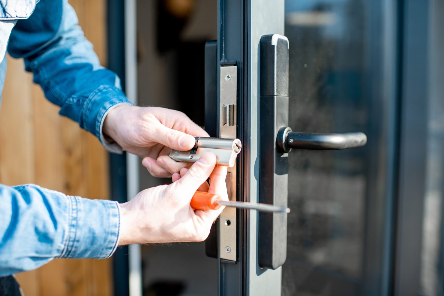 4 Tips for Hiring Commercial Locksmith Services